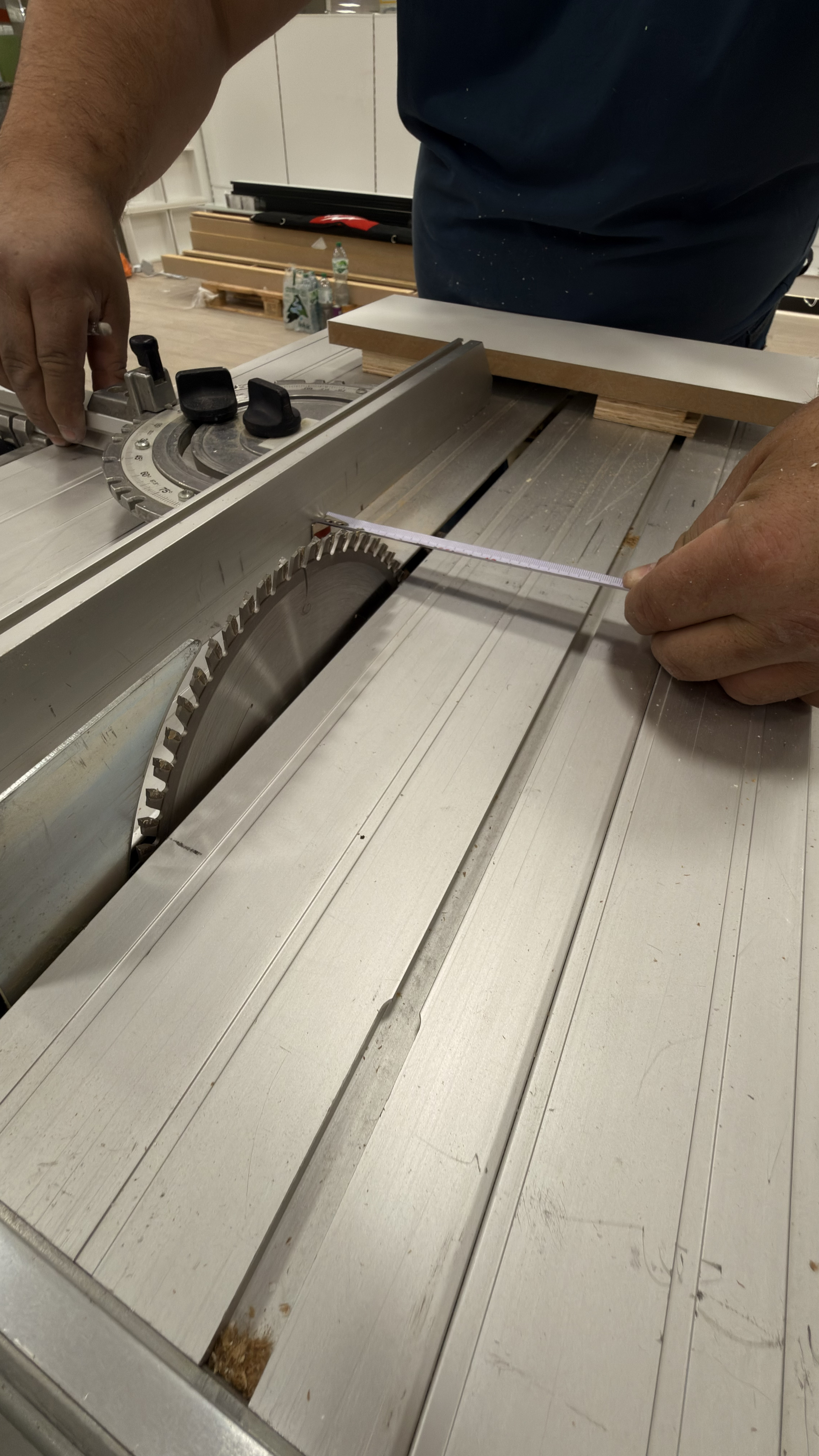 Warenannahme, Kontrolle & Montage